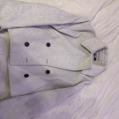 Graue Kurzjacke mit Doppelreiher