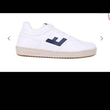 Sneakers bianche con logo