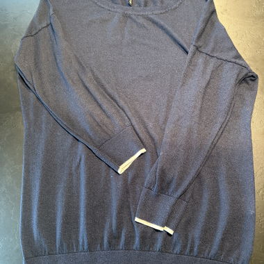 Dark blue fine-knit jumper