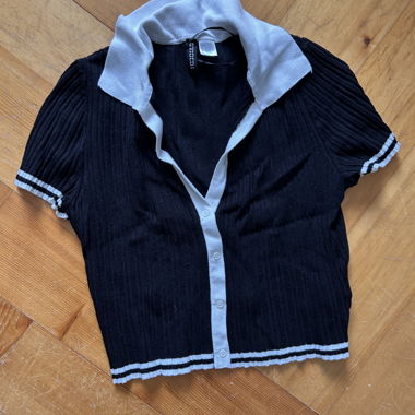 T-shirt croptop noir et blanc