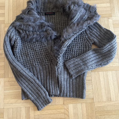 Grey knit cardigan with faux fur hood