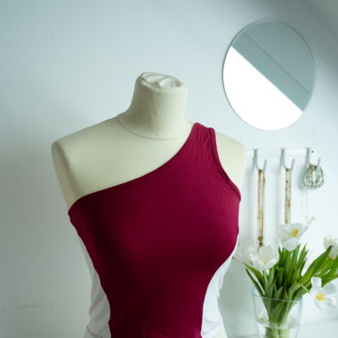 Asymmetrical one-shoulder top red-white