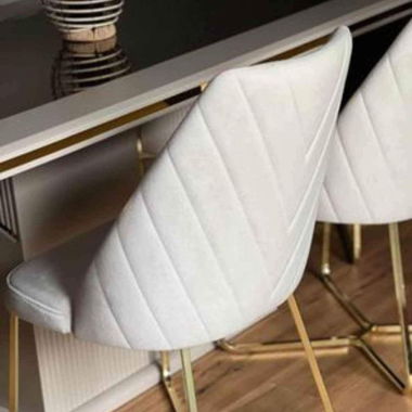 Tisch, 6 Stühle