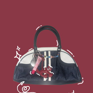 Blaue Handtasche