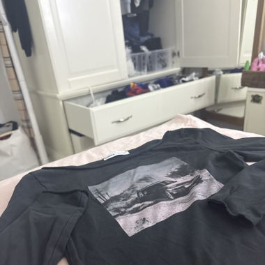 Shirt schwarz mit auto drauf 