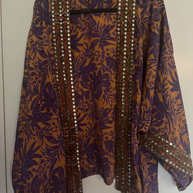 Veste kimono brodée en soie