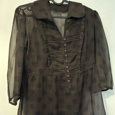 Top voile marron à pois noir