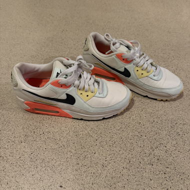Nike Air Max 90 Sneakers