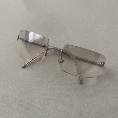 Lunettes sans monture teintées (Chanel)