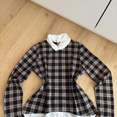 Blusa a quadri con colletto bianco