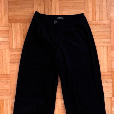 Pantalone in tessuto nero di Bershka🪩