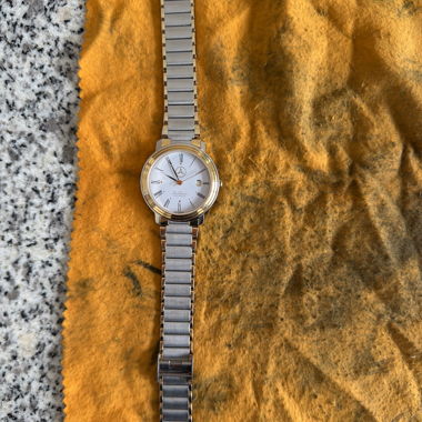 Montre-bracelet analogique argentée avec bracelet métallique