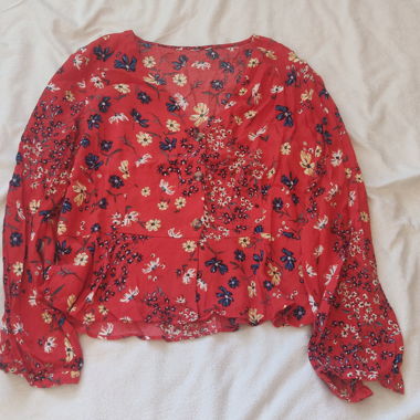 Farbenfrohe Bluse mit Blumendruck