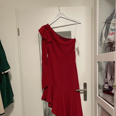 Ungetragenes Elegantes Kleid