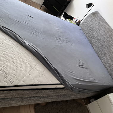Lit boxspring gris avec matelas