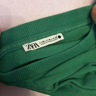 Short green T-shirt