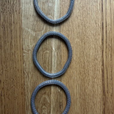 Set di braccialetti in metallo