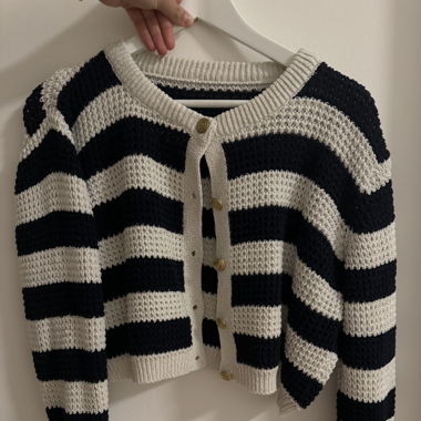 gestreifte Strickjacke