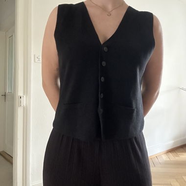 Schwarze Weste