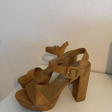 Sandales compensées à talons hauts