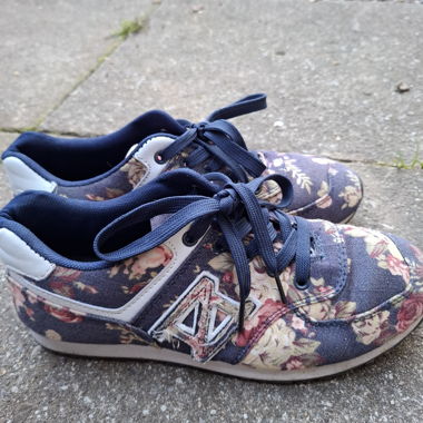 "New Balance" Sneakers da donna con motivo floreale