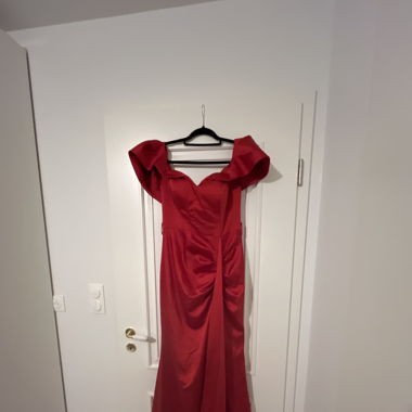 Rotes Abendkleid 