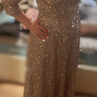  Elegantes Glitzerkleid in Roségold – Größe 40 (L)