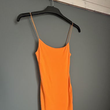 robe orange 