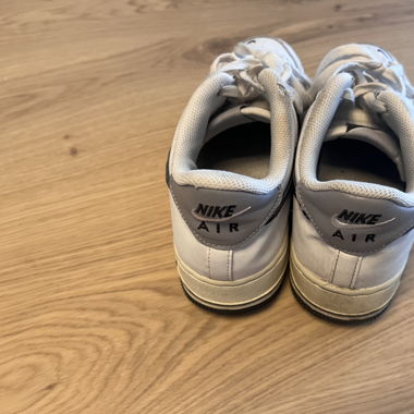 Nike Air Force 1 Swoosh