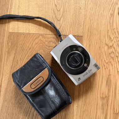 Appareil photo compact Canon IXUS Z70 avec étui