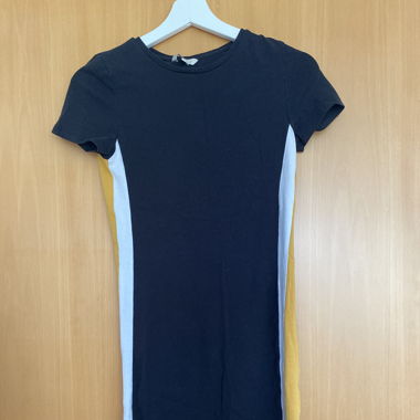 Enges Kleid