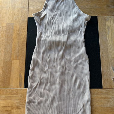 Geripptes Trägerkleid
