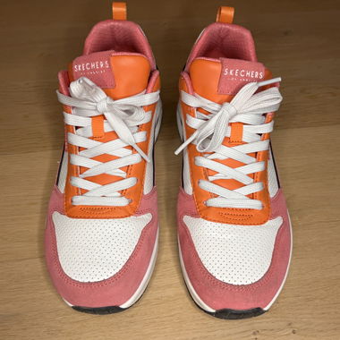 Sneaker Skechers in rosa e arancione