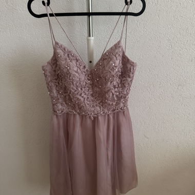 Rosafarbenes Cocktailkleid