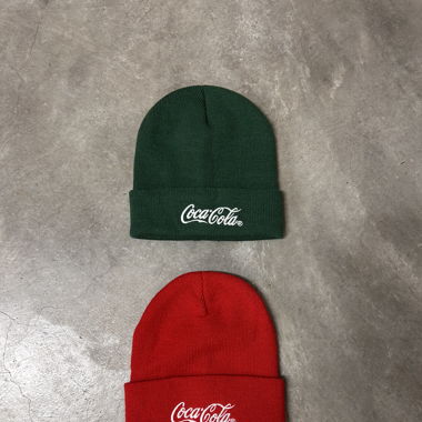 2 Mützen grün / rot Coca Cola