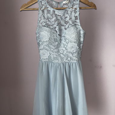 Abito in pizzo azzurro chiaro