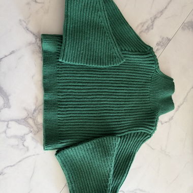 Green cropped sweater