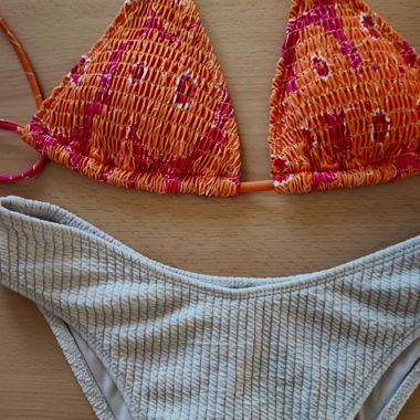 Completo bikini con top a triangolo