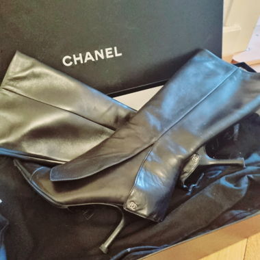 CHANEL 
