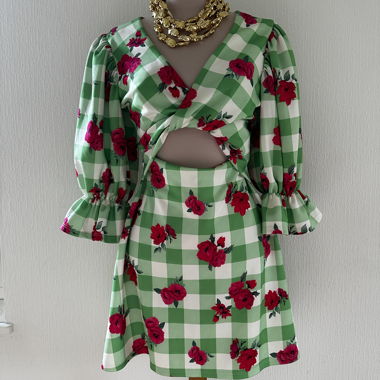Blumenkleid mit grünen Karos, ärmellos? Rückenfrei 