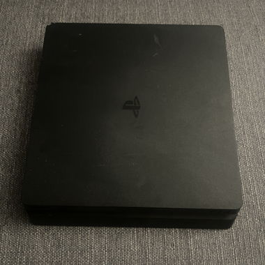 PlayStation 4 Konsole mit 4 PS4 Spielen