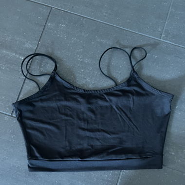 schwarzes Top