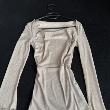 Beiges Glitzerkleid