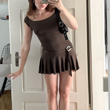 Braunes Mini-Kleid mit Faltenrock