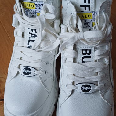 Sneaker alte Buffalo bianche