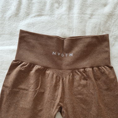 leggings sportivi, marca nvgtn, vita alta