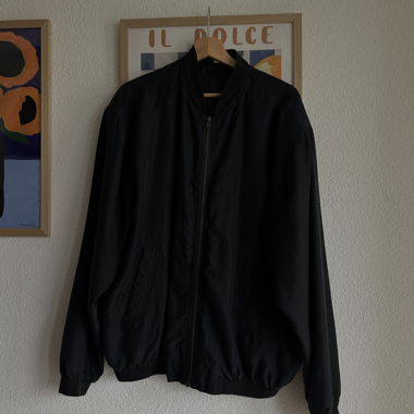 Schwarze Bomberjacke 100% Seide (aussen)