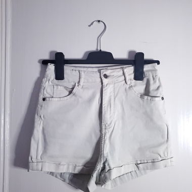 Short en jeans crème