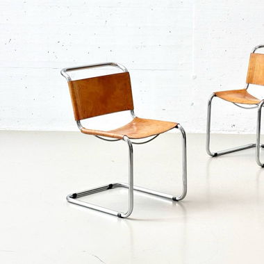 2 Freischwinger Stühle mit einer schönen Cognac-Farbe