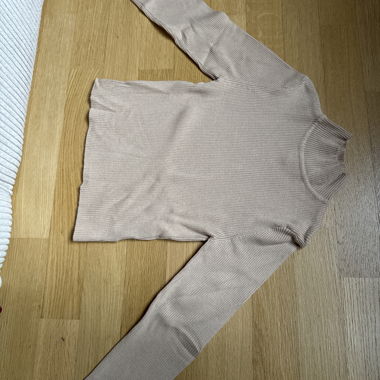 beige long-sleeve shirt size S
